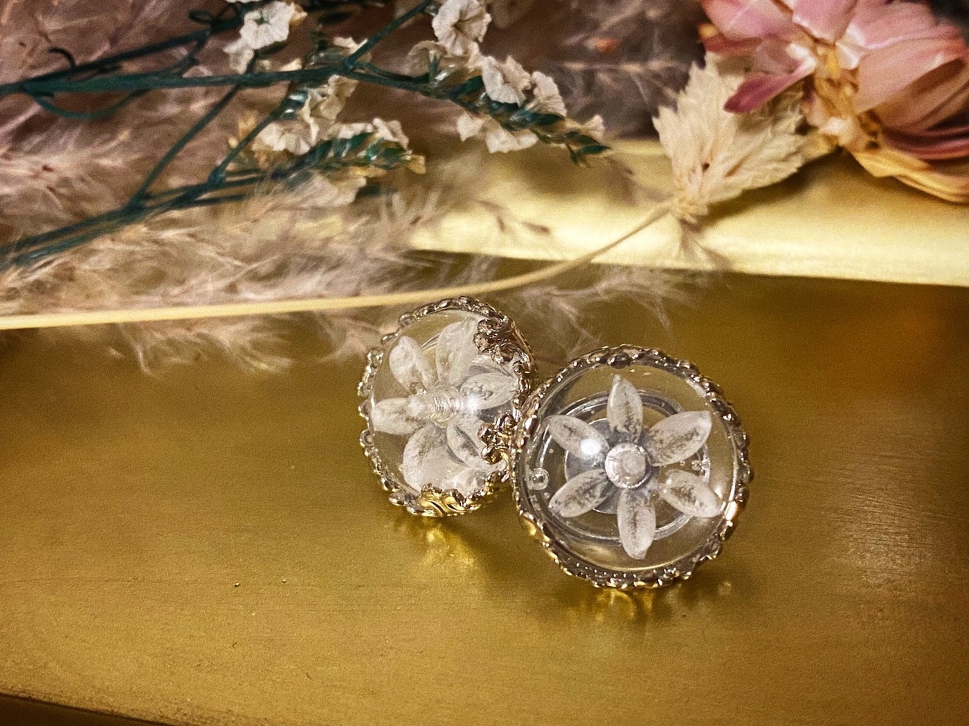 white flower antique button pierced earrings