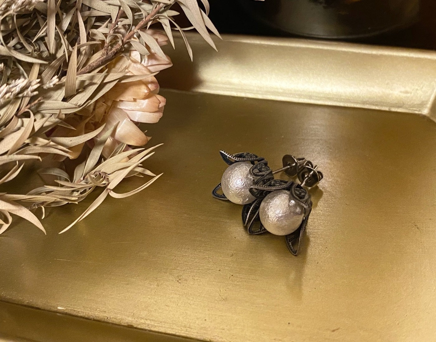 pearl flower antique  pierced earrings