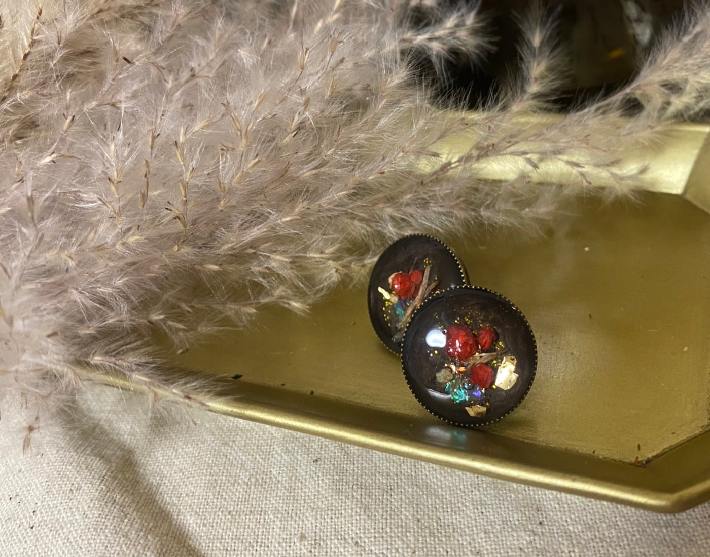 red flower antique resin pierced earrings