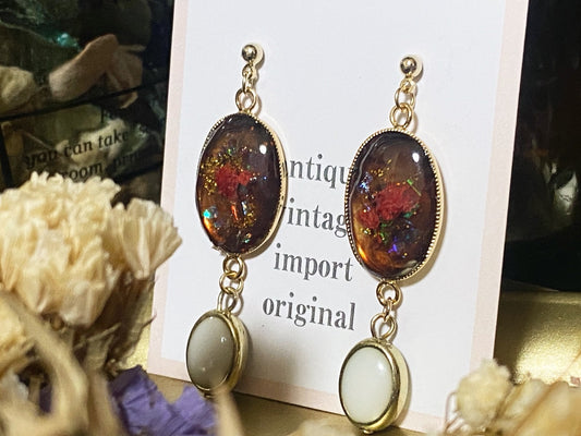 red flower gold resin pierced earrings