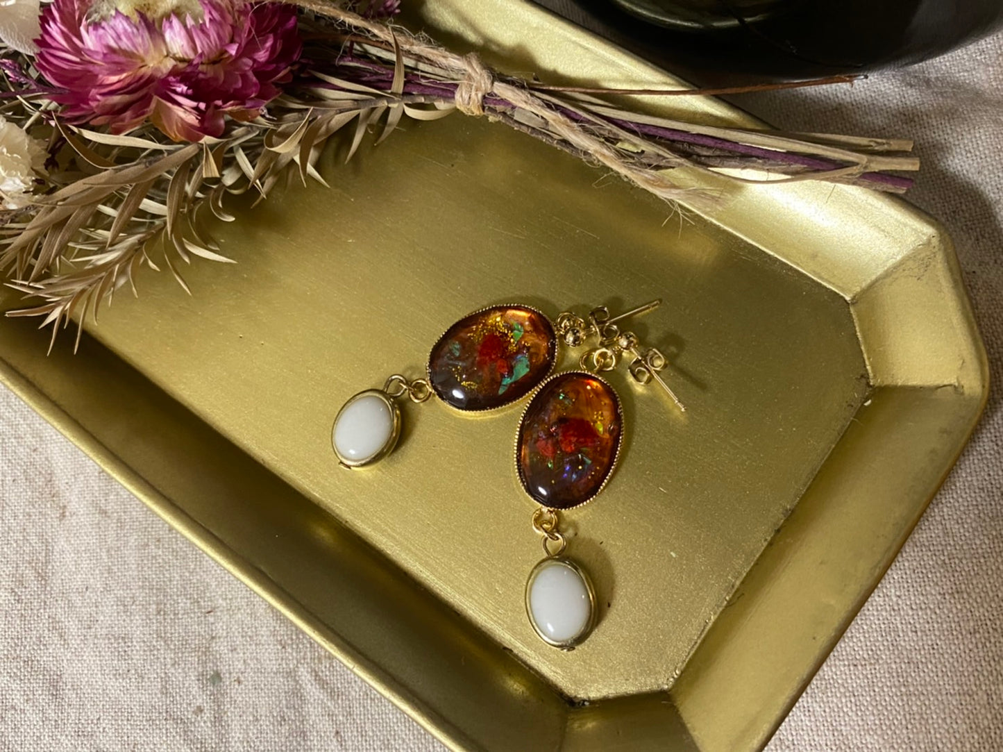 red flower gold resin pierced earrings